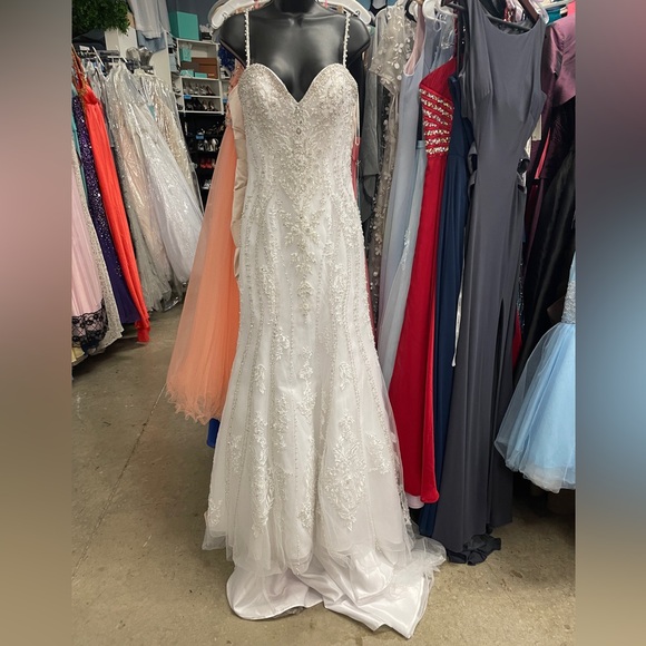 Kenneth Winston wedding dress - Picture 9 of 16